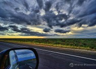 西の空にまだ夕焼けが残るバルナラルド郊外